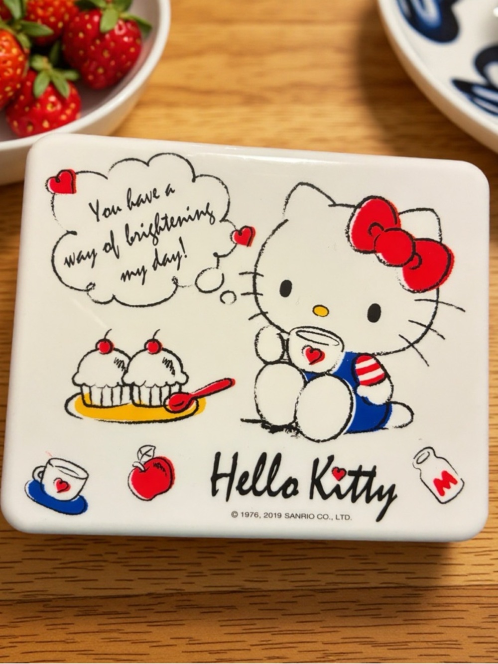 NWT Sanrio Hello Kitty Sweet Style Berry Keeper